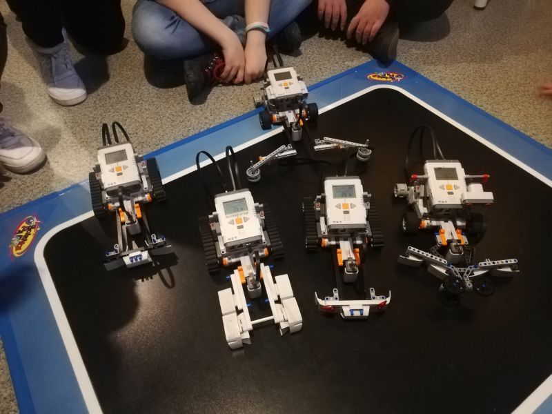 Roboty zbudowane przez uczniów