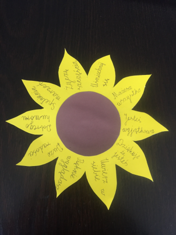 słonecznik życzliwości wykonany przez ucznia klasy 2b