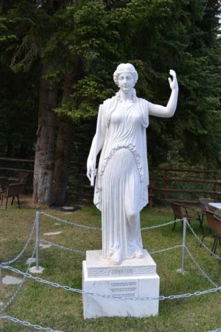 Posąg Demeter