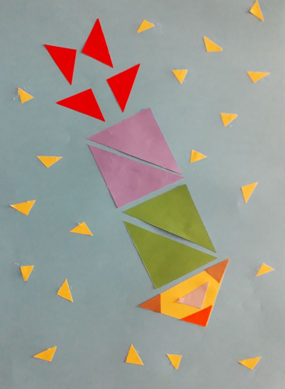 Kompozycja z kolorowych trójkątów na płaszczyźnie – rakieta