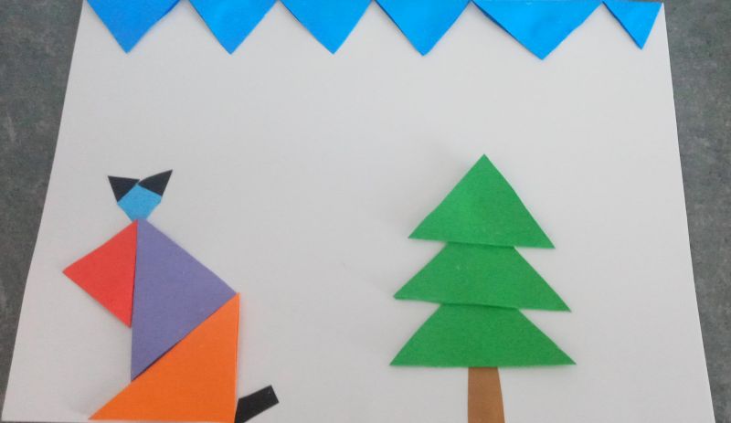 Kompozycja z kolorowych trójkątów na płaszczyźnie – piesek i choinka