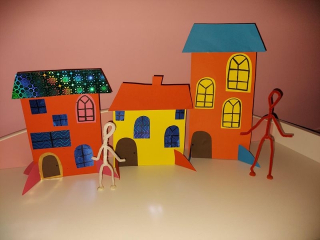Kompozycja przestrzenna z barwnych form plastycznych „Moje wymarzone miasto”