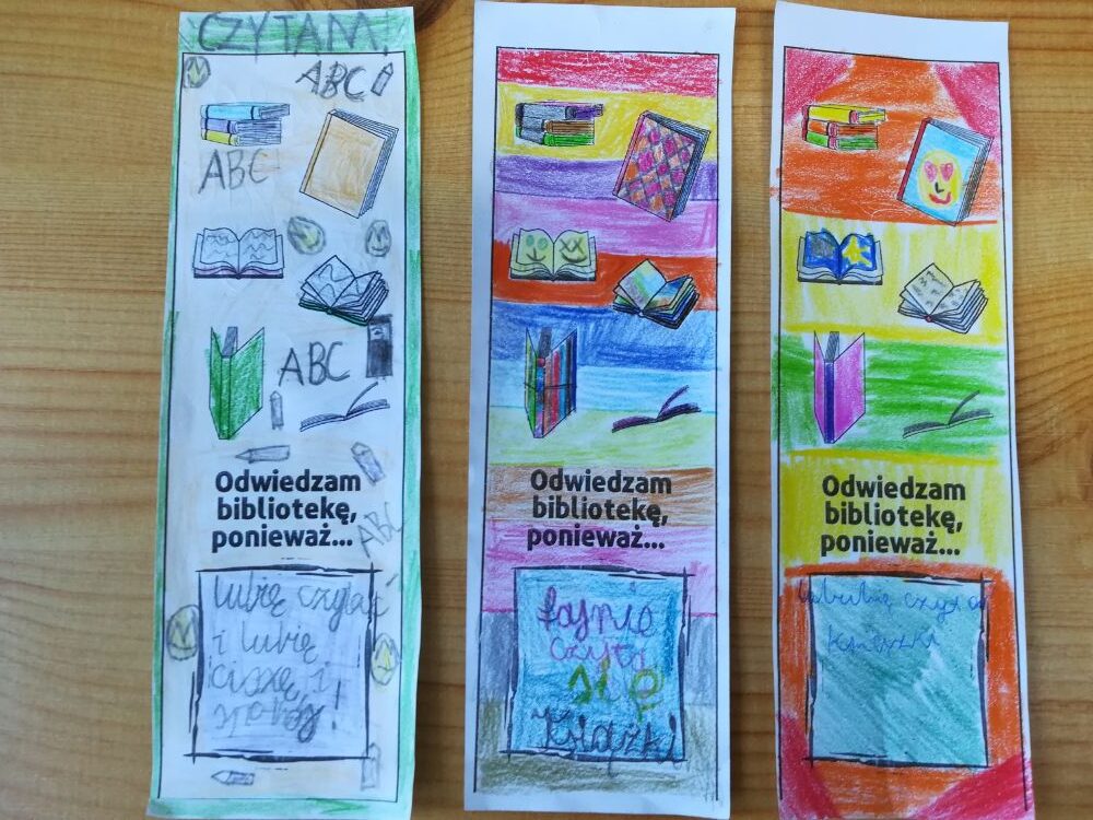 Pokolorowane szablony zakładek do książki z ułożonym hasłem zachęcającym do odwiedzania biblioteki