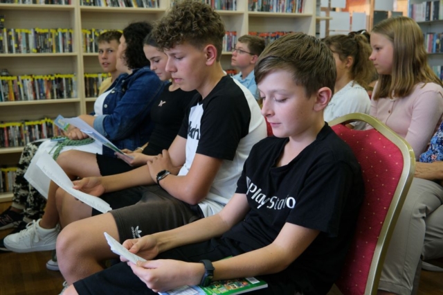 Uczniowie podczas Czytania Narodowego