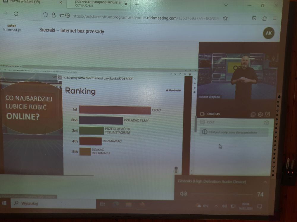 na tablicy podczas lekcji online widać ranking odpowiedzi uczniów z całego kraju