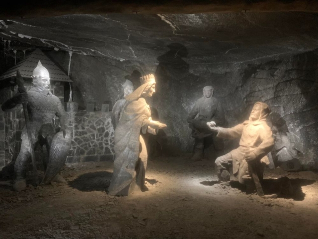 Rzeźby solne w kopalni